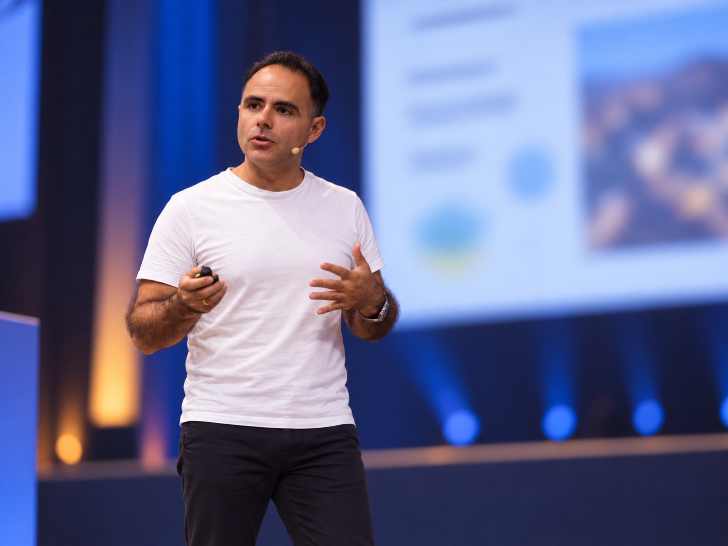 Alejandro Sanchez Guinea speaking on stage